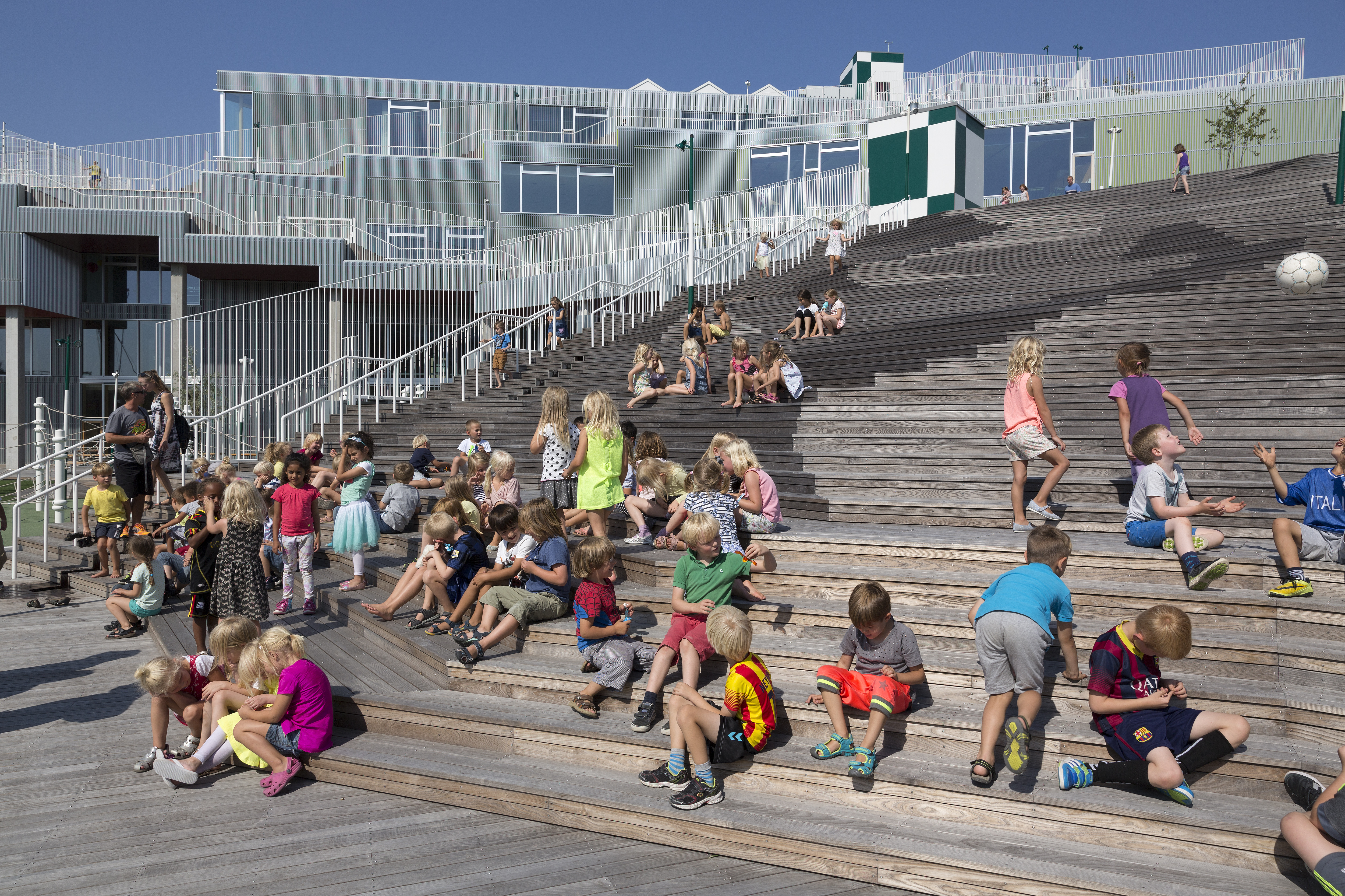 Skolen i Sydhavnen af JJW ARKITEKTER og PK3 Landskabsarkitekter. Foto: Skolen i Sydhavnen