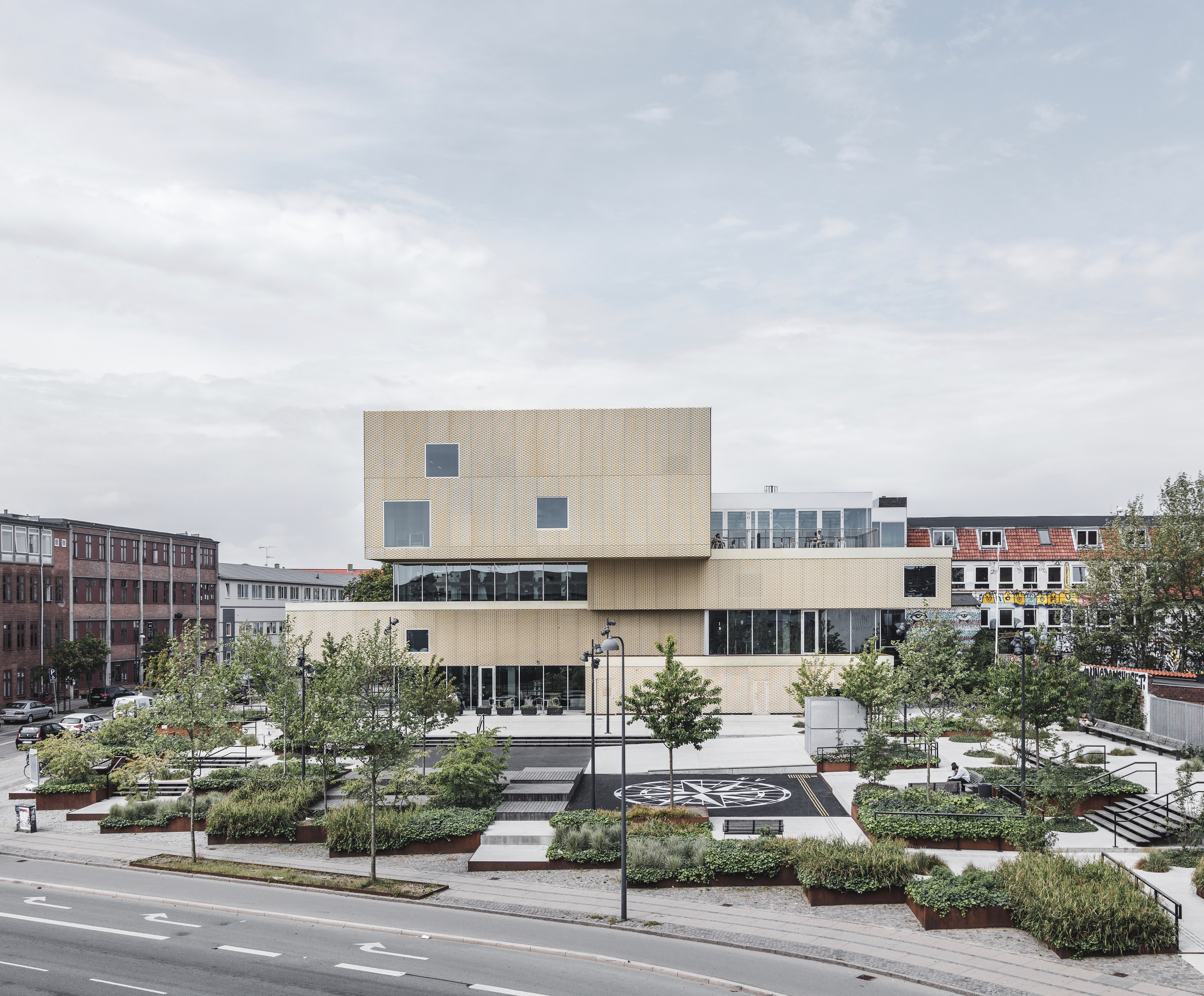 Det multifunktionelle byrum ved Nordvest Bibliotek og Kulturhus vinder Dansk Landskabspris 2017. Nordvest bibliotek og kulturhus
