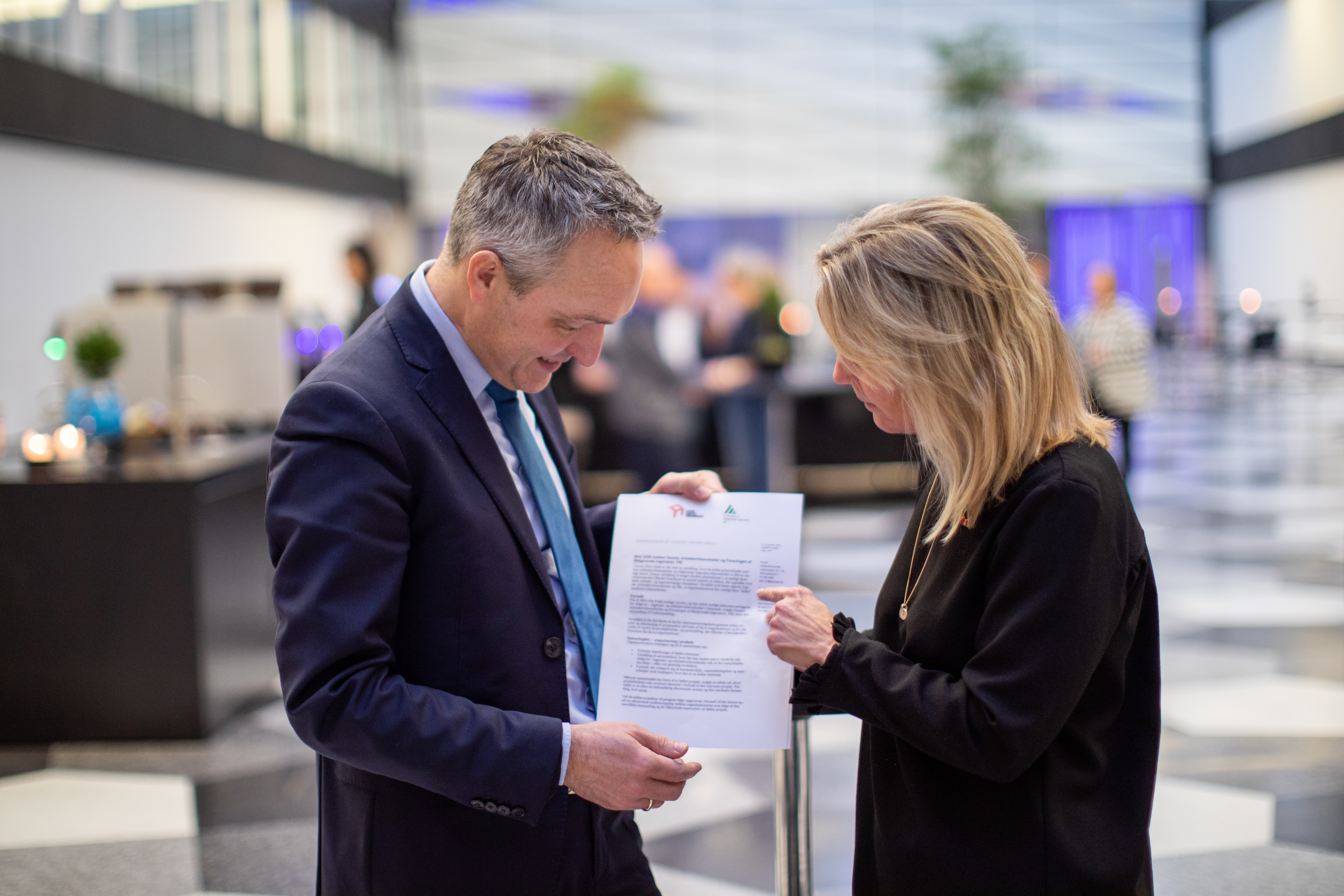 Billede af FRI's direktør Henrik Garver og Danske Arkitektvirksomheders Lene Espersen. Foto: Astrid Marie Rasmussen