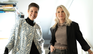 Founding Partner og CEO gennem mere end 25 år Helle Søholt (til venstre) stopper som CEO i Gehl for i stedet at blive bestyrelsesleder i arkitektvirksomheden. Ny CEO er Kjersti Lund, der indtil nu har været bestyrelsesleder i Gehl.