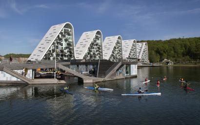 Vejle vokser - som så mange andre danske byer. I spidsen for udviklingen står stadsarkitekt Lisbet Wolters, der bl.a. er med til at sikre en rigtig høj kvalitet i de investeringer, politikerne beslutter sig for. Foto fra Vejles havnefront