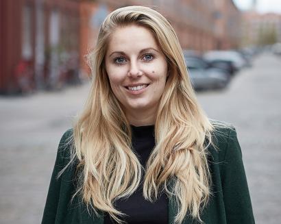 Camilla Klingenberg startede i 2011 som praktikant hos ADEPT - pr. 1. september 2019 kunne hun sætte sig i direktørstolen. Foto af ny direktør ved ADEPT Camilla Klingenberg