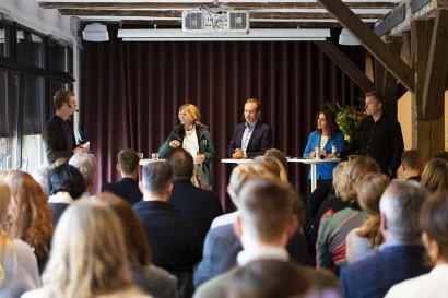 Strateginetværket for bæredygtigt byggeri inviterer til valgdebat om bæredygtigt byggeri. Her er det fra debatten i København tirsdag den 11. oktober 2022. Billede fra valgdebat om bæredygtigt byggeri